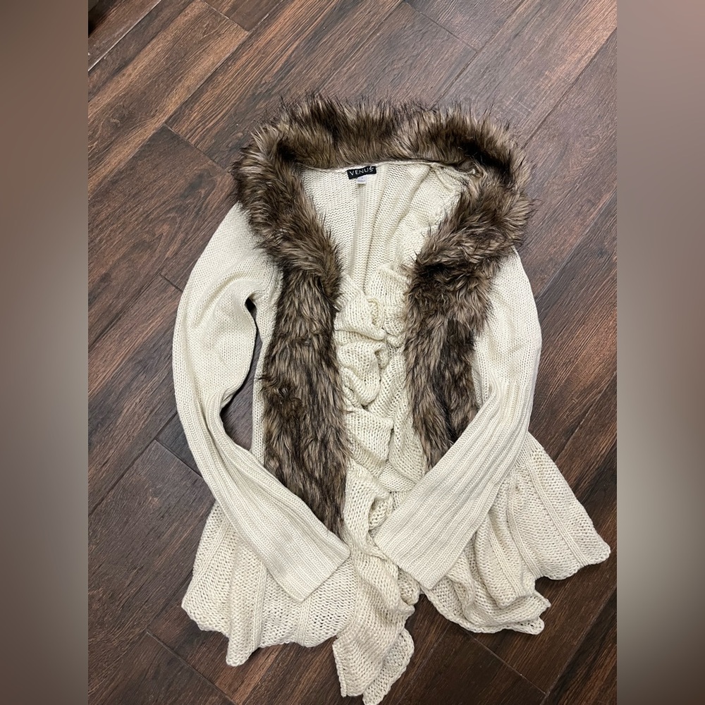 ✨Venus brand faux fur cardigan with ruffles detail, small!✨
